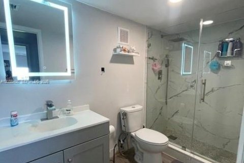 Condo in Miami, Florida, 2 bedrooms № 2263997 - photo 4