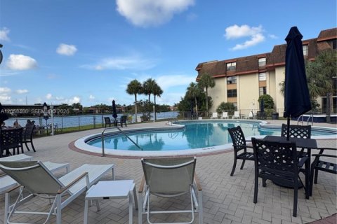 Condo in Miami, Florida, 2 bedrooms № 2263997 - photo 18