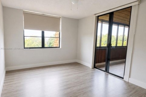 Condo in Miami, Florida, 2 bedrooms № 2263997 - photo 8
