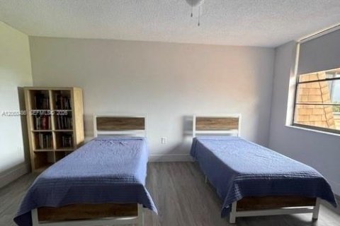 Condo in Miami, Florida, 2 bedrooms № 2263997 - photo 5