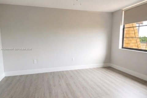 Condo in Miami, Florida, 2 bedrooms № 2263997 - photo 6