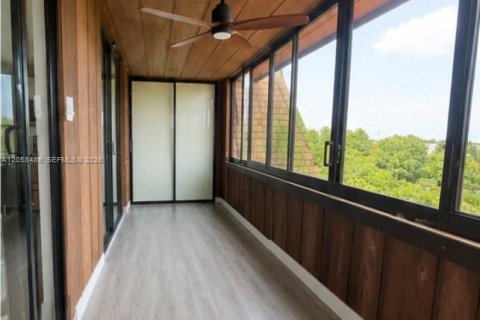 Condo in Miami, Florida, 2 bedrooms № 2263997 - photo 10