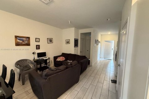 Casa en alquiler en Homestead, Florida, 3 dormitorios, 120.96 m2 № 1792391 - foto 9