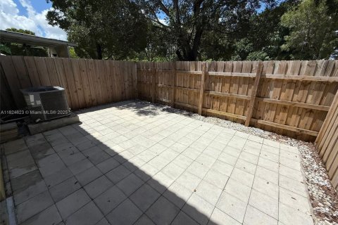 Casa en alquiler en Homestead, Florida, 3 dormitorios, 120.96 m2 № 1792391 - foto 22