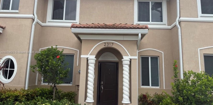 Casa en Homestead, Florida 3 dormitorios, 120.96 m2 № 1792391