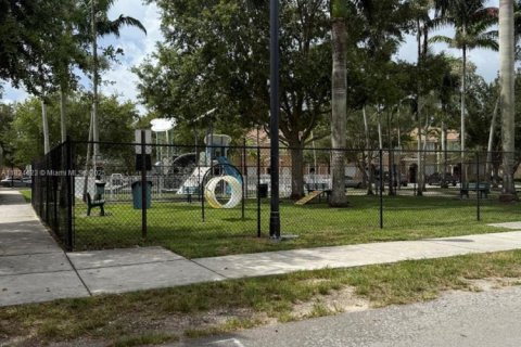 Casa en alquiler en Homestead, Florida, 3 dormitorios, 120.96 m2 № 1792391 - foto 4