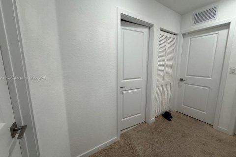 Casa en alquiler en Homestead, Florida, 3 dormitorios, 120.96 m2 № 1792391 - foto 12