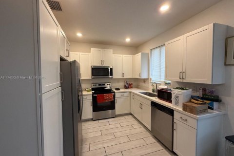 Casa en alquiler en Homestead, Florida, 3 dormitorios, 120.96 m2 № 1792391 - foto 8