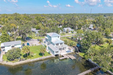 House in Crystal River, Florida 5 bedrooms, 302.03 sq.m. № 1916564 - photo 3