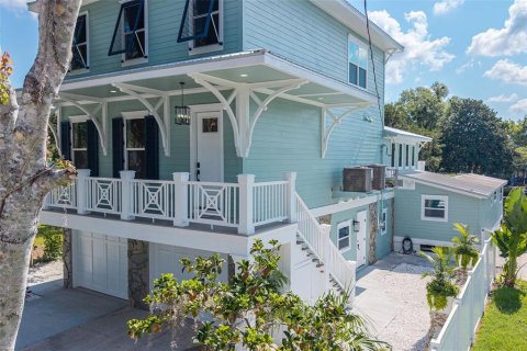 House in Crystal River, Florida 5 bedrooms, 302.03 sq.m. № 1916564 - photo 7