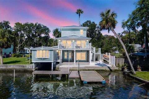 House in Crystal River, Florida 5 bedrooms, 302.03 sq.m. № 1916564 - photo 2