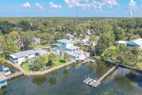 House in Crystal River, Florida 5 bedrooms, 302.03 sq.m. № 1916564 - photo 15