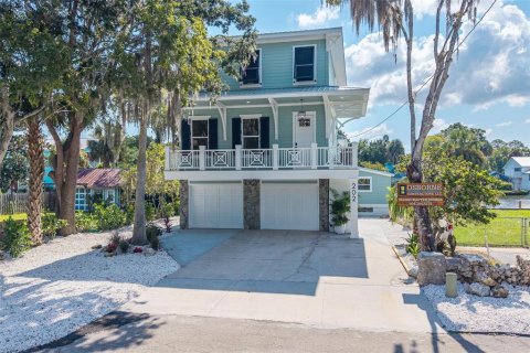 House in Crystal River, Florida 5 bedrooms, 302.03 sq.m. № 1916564 - photo 11