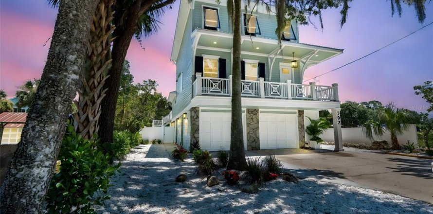 House in Crystal River, Florida 5 bedrooms, 302.03 sq.m. № 1916564