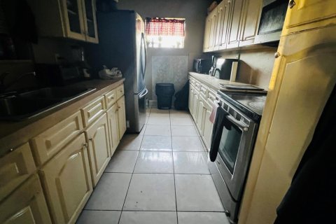 Casa en venta en Lauderhill, Florida, 4 dormitorios, 109.16 m2 № 2246800 - foto 3