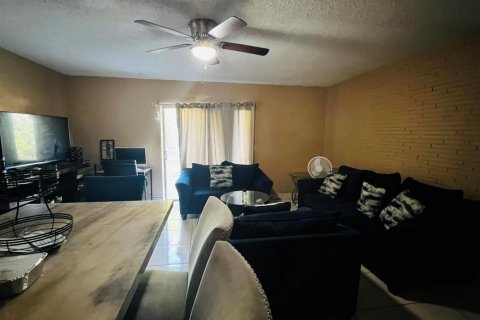 Casa en venta en Lauderhill, Florida, 4 dormitorios, 109.16 m2 № 2246800 - foto 4