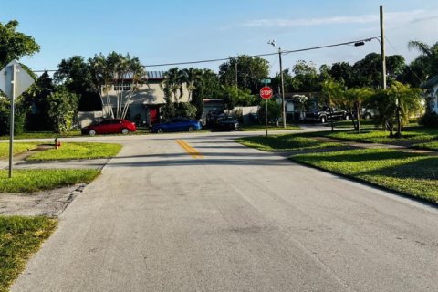 Casa en venta en Lauderhill, Florida, 4 dormitorios, 109.16 m2 № 2246800 - foto 7