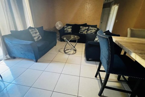 Casa en venta en Lauderhill, Florida, 4 dormitorios, 109.16 m2 № 2246800 - foto 5