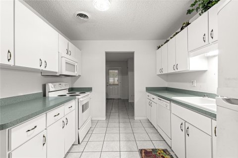 Townhouse in Ocala, Florida 2 bedrooms, 163.88 sq.m. № 1802039 - photo 14
