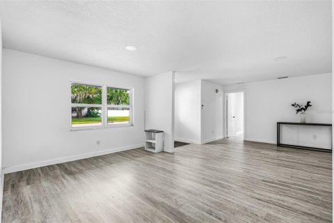 Villa ou maison à vendre à Tampa, Floride: 3 chambres, 209.96 m2 № 2395599 - photo 10