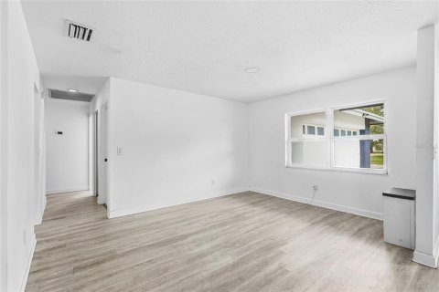 Villa ou maison à vendre à Tampa, Floride: 3 chambres, 209.96 m2 № 2395599 - photo 12