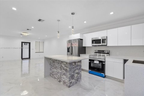 Купить виллу или дом в Хайалиа, Флорида 6 спален, 86.96м2, № 1935782 - фото 12