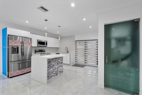 Купить виллу или дом в Хайалиа, Флорида 6 спален, 86.96м2, № 1935782 - фото 11