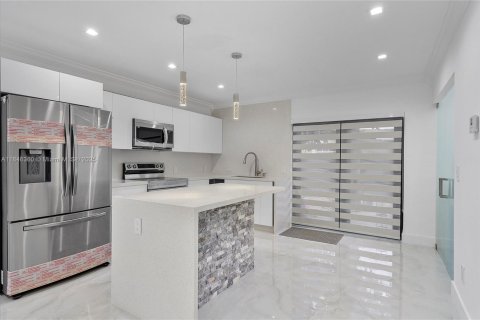 Купить виллу или дом в Хайалиа, Флорида 6 спален, 86.96м2, № 1935782 - фото 8