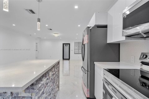 Купить виллу или дом в Хайалиа, Флорида 6 спален, 86.96м2, № 1935782 - фото 14