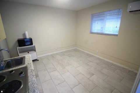 Apartment in Lauderdale-by-the-Sea, Florida 1 bedroom, 18.58 sq.m. № 2177369 - photo 4