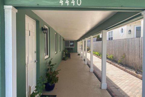 Apartment in Lauderdale-by-the-Sea, Florida 1 bedroom, 18.58 sq.m. № 2177369 - photo 9