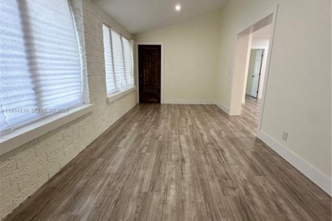 Купить виллу или дом в Майами, Флорида 2 спальни, 116.78м2, № 2050830 - фото 3