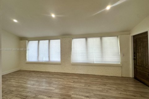 Купить виллу или дом в Майами, Флорида 2 спальни, 116.78м2, № 2050830 - фото 4