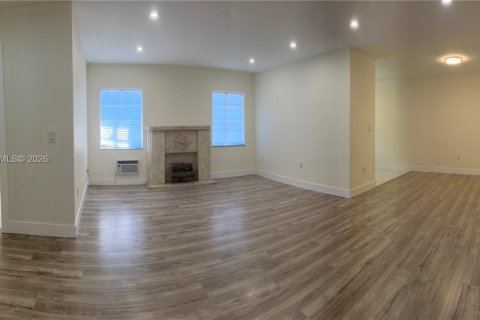 Купить виллу или дом в Майами, Флорида 2 спальни, 116.78м2, № 2050830 - фото 10