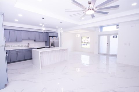 House in Lehigh Acres, Florida 3 bedrooms № 1749157 - photo 12