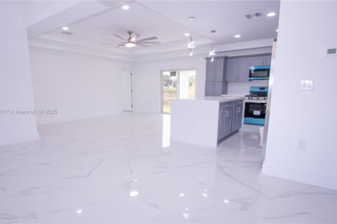 House in Lehigh Acres, Florida 3 bedrooms № 1749157 - photo 14