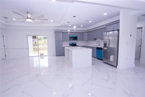 House in Lehigh Acres, Florida 3 bedrooms № 1749157 - photo 4
