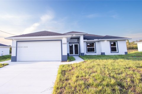 House in Lehigh Acres, Florida 3 bedrooms № 1749157 - photo 1
