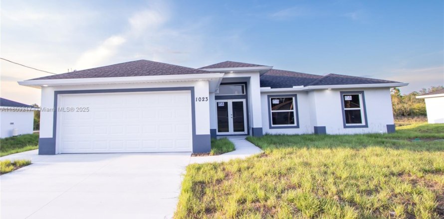 House in Lehigh Acres, Florida 3 bedrooms № 1749157
