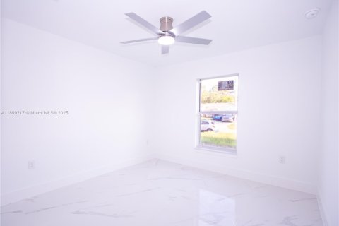 House in Lehigh Acres, Florida 3 bedrooms № 1749157 - photo 30