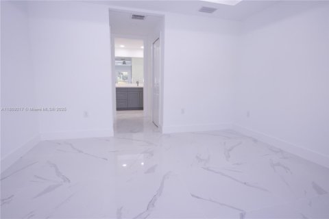 House in Lehigh Acres, Florida 3 bedrooms № 1749157 - photo 18
