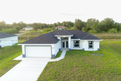 House in Lehigh Acres, Florida 3 bedrooms № 1749157 - photo 3