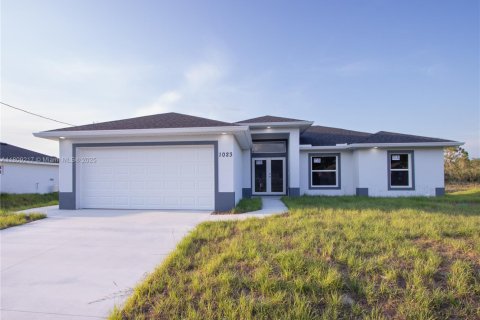 House in Lehigh Acres, Florida 3 bedrooms № 1749157 - photo 2