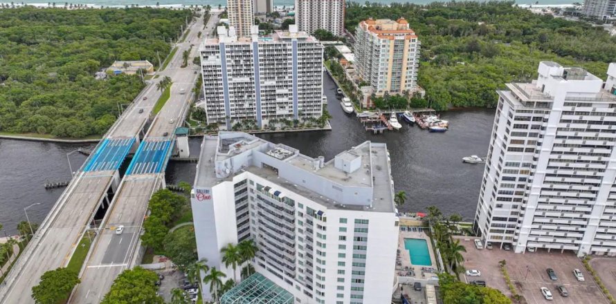 Condominio en Fort Lauderdale, Florida, 1 dormitorio № 1208062