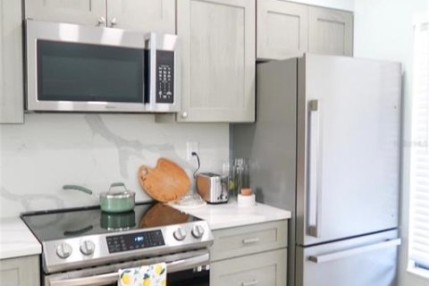 Copropriété à louer à Saint Petersburg, Floride: 2 chambres, 82.68 m2 № 2165909 - photo 2