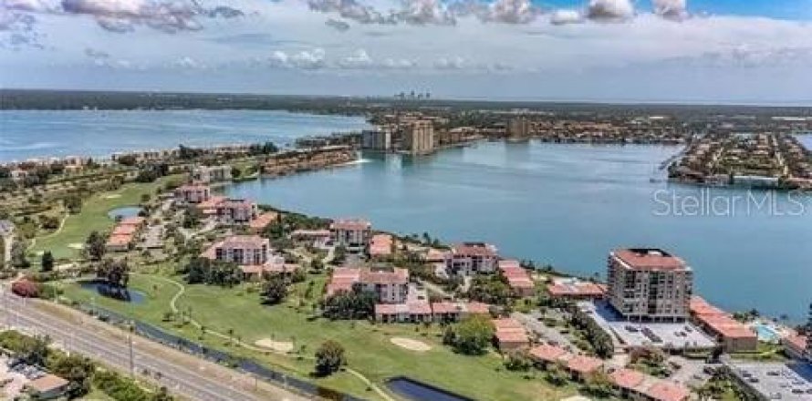 Condo à Saint Petersburg, Floride, 2 chambres  № 2165909