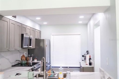 Copropriété à louer à Saint Petersburg, Floride: 2 chambres, 82.68 m2 № 2165909 - photo 4