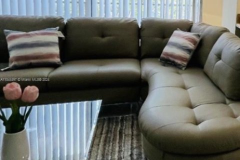 Condominio en venta en Sunny Isles Beach, Florida, 1 dormitorio, 71.26 m2 № 1981936 - foto 6