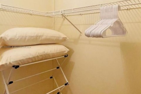 Condominio en venta en Sunny Isles Beach, Florida, 1 dormitorio, 71.26 m2 № 1981936 - foto 14