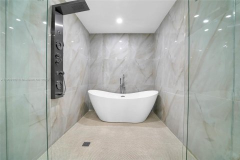 Villa ou maison à louer à North Miami Beach, Floride: 4 chambres, 200.48 m2 № 1964989 - photo 26